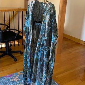 Natural life velvet kimono NWT